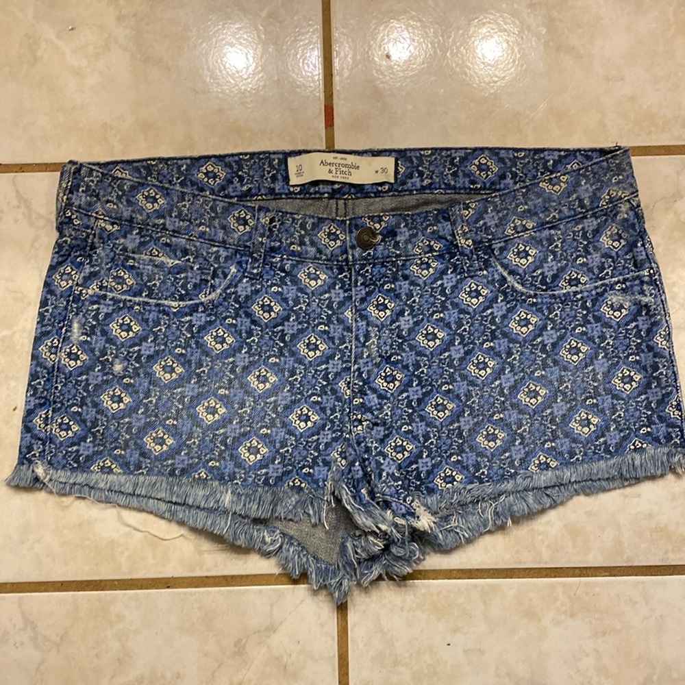 Abercrombie & Fitch shorts. Size 30fits like 29’s. NWOT